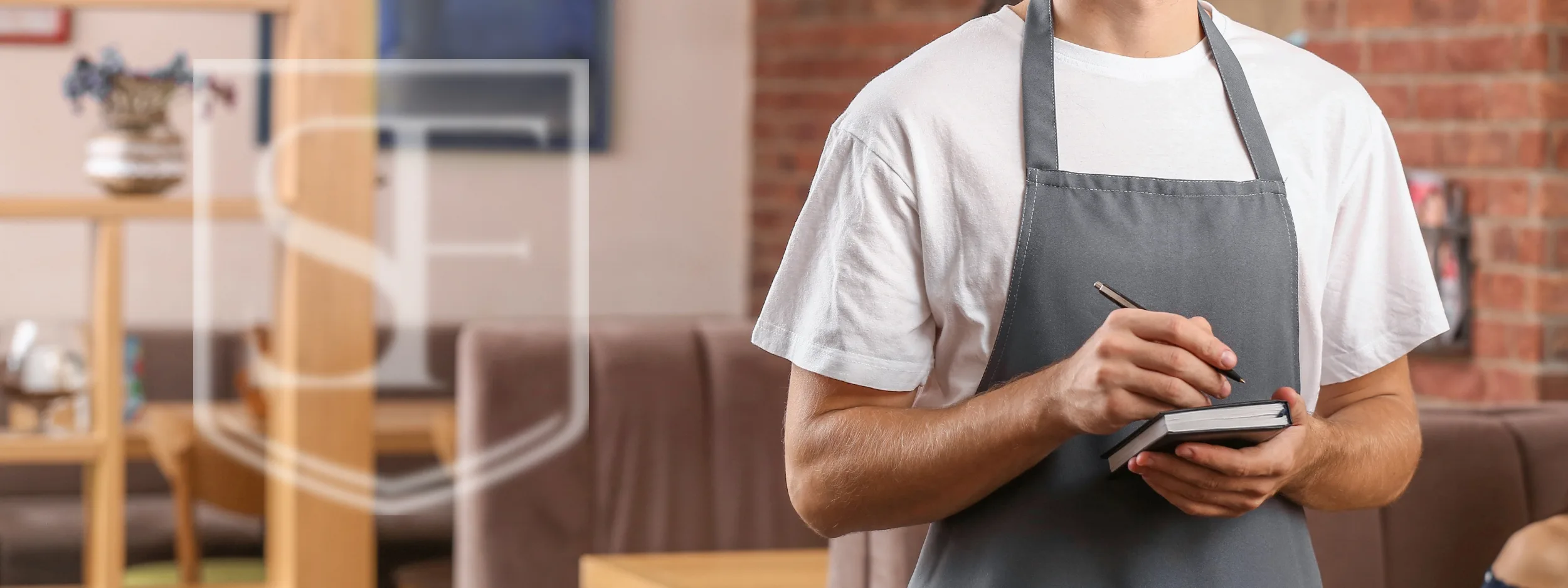 O restaurante pode me cobrar taxa de 10% do garçom?