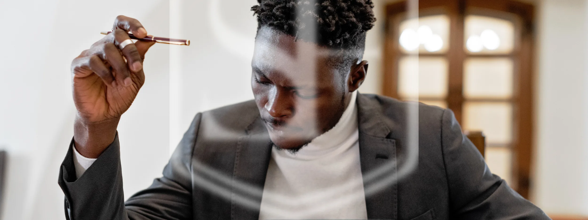 De bancário a faz-tudo: sobrecarga de função e a luta por seus direitos